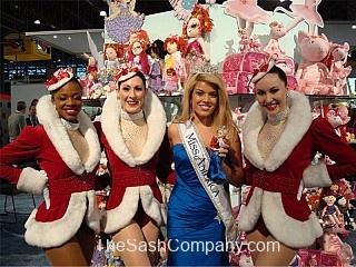 Miss_America/22-Miss-America-with-the-90th-Anniversary-Madam-Alexander-doll-and-the-Rockettes.jpg