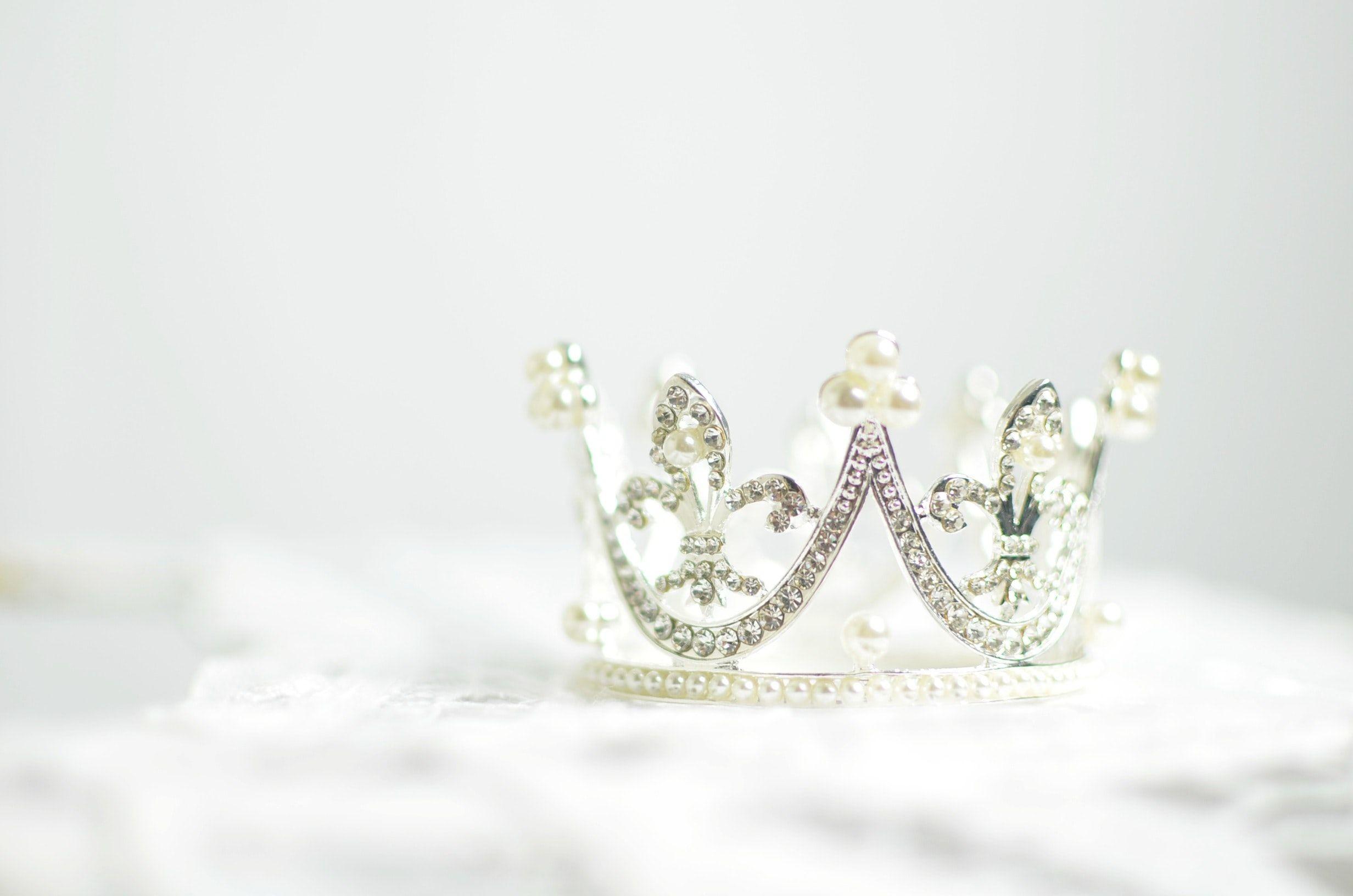 beauty pageant crown