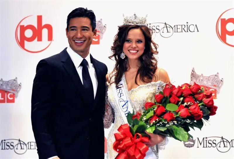 Miss America 2009 Katie Stam with Host, Mario Lopez